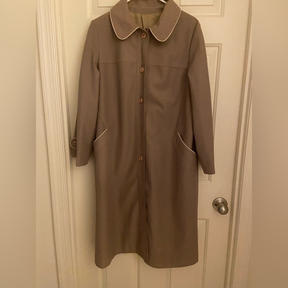 Classy Long Women’s Coat. Like new, Size 15/16